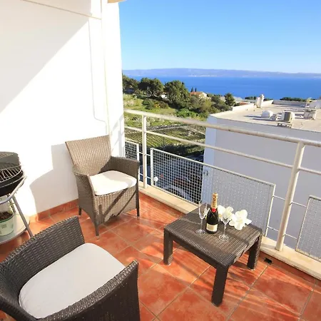 With A Parking Space - 8681